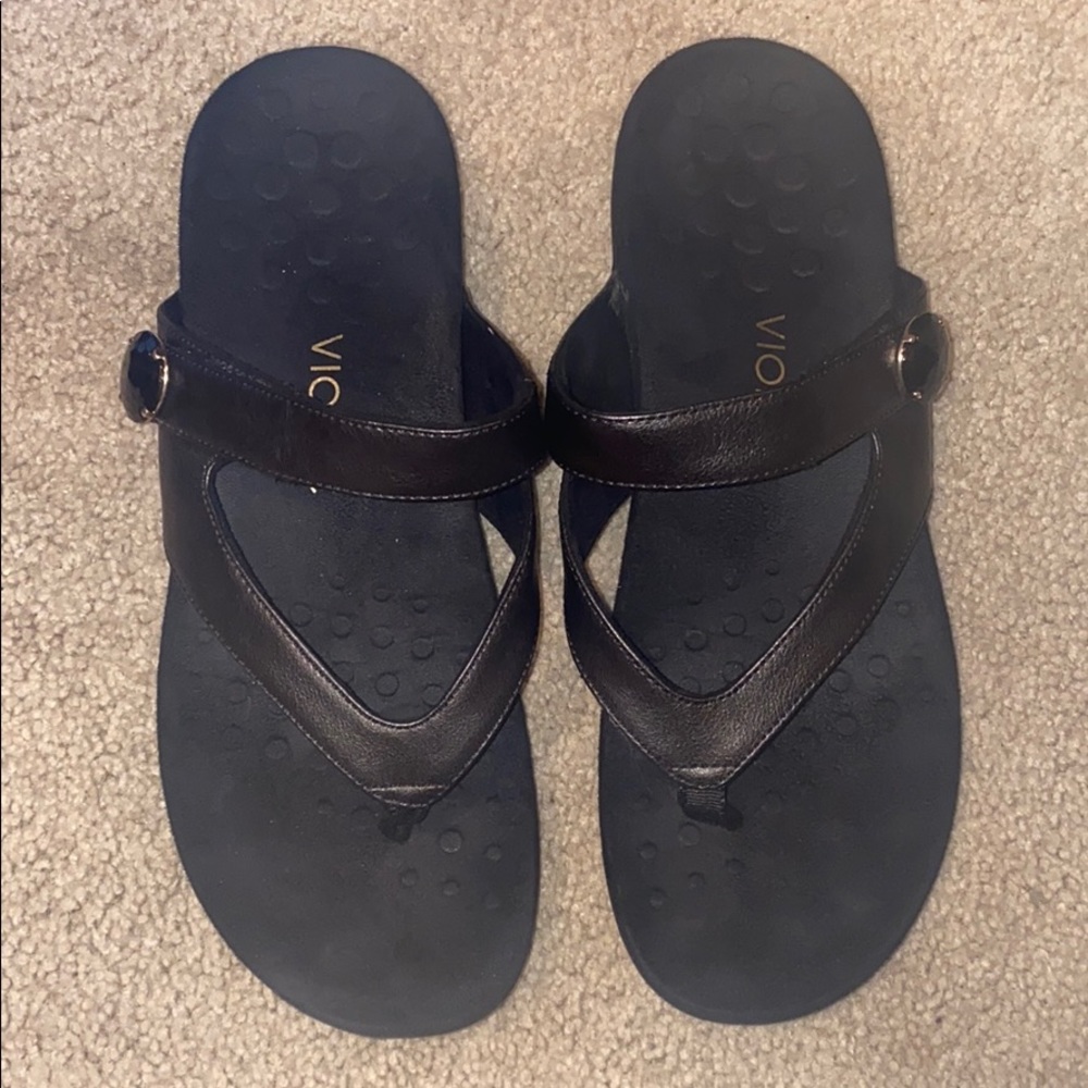 Size 10 Black Vionic sandals